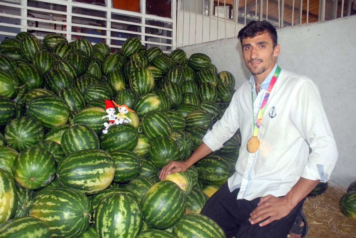 Dünya Şampiyonu Oldu, Karpuz Sergisine Koştu