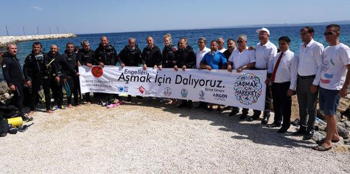 Engelliler \'Aşmak İçin Hareket\' Sloganıyla Dalış Yaptı