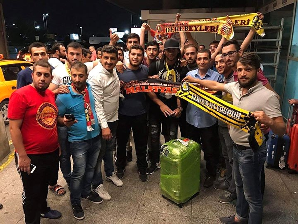 Evkur Yeni Malatyaspor\'un Yeni Transferi Arturo Mina\'ya Havaalanında Karşılama