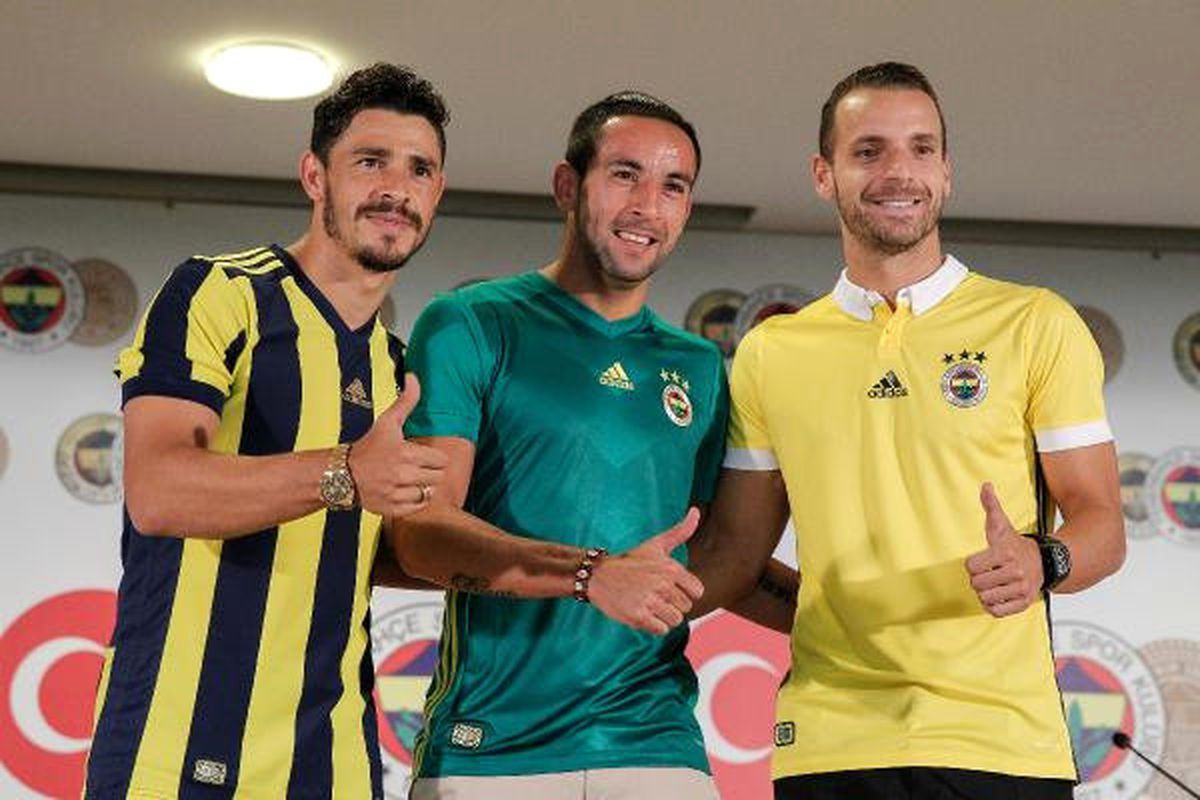 Fenerbahçe Üç Yeni Transferine İmza Attırdı