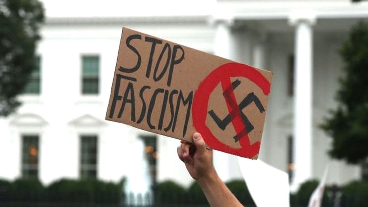 Google\'ın Neo-Nazi Kararı Eleştirildi