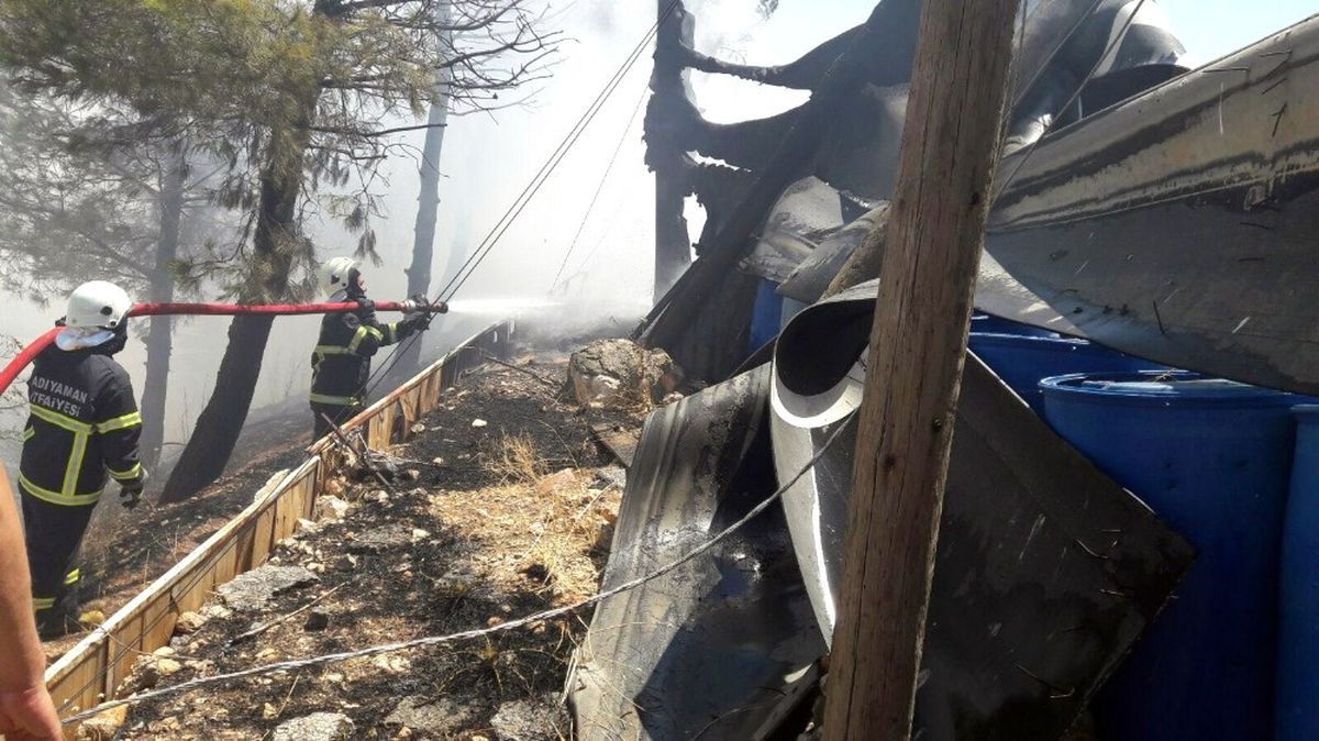 Jandarma Özel Harekat Tabur Komutanlığı Yanında Korkutan Yangın