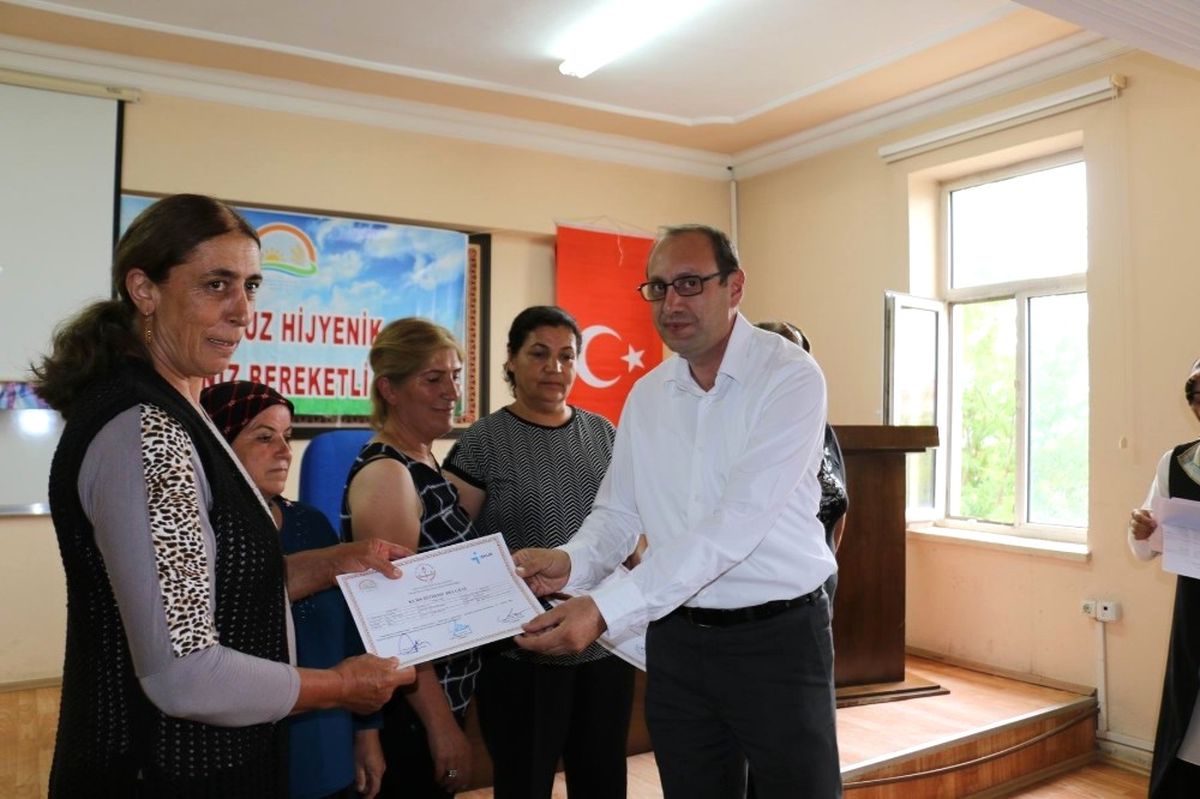 Kadın Çiftçilere Sertifikaları Verildi
