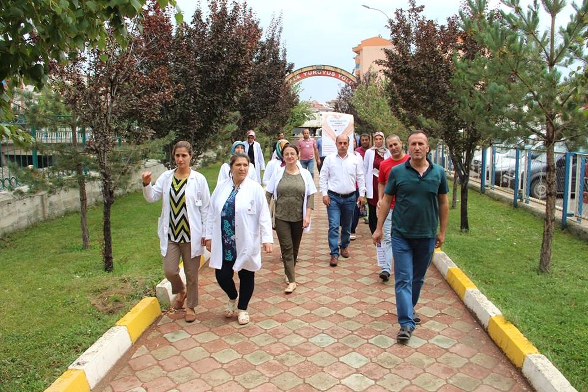 Kalp Krizine Dikkat Çekmek İçin Yürüdüler