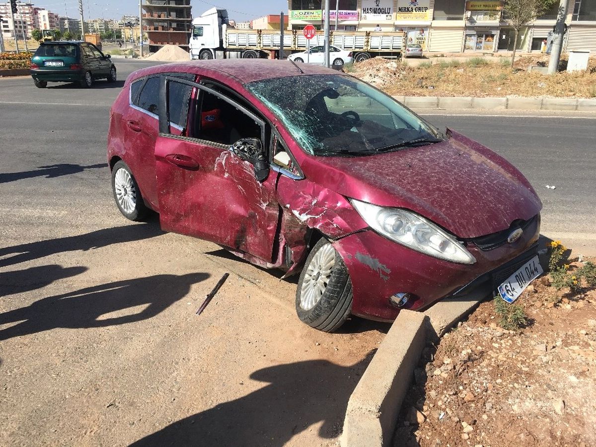 Midyat\' Trafik Kazası: 4 Yaralı