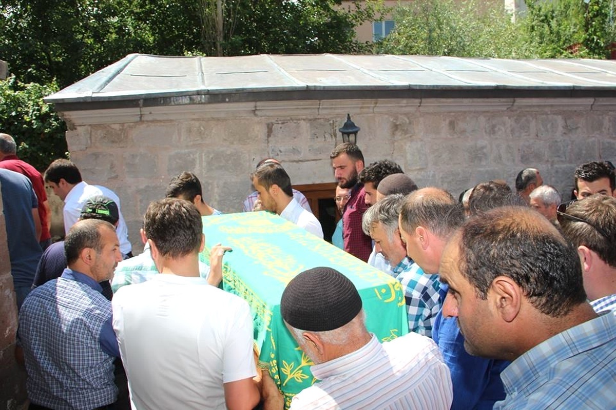 Minik Yunus Emre Gözyaşlarıyla Uğurlandı