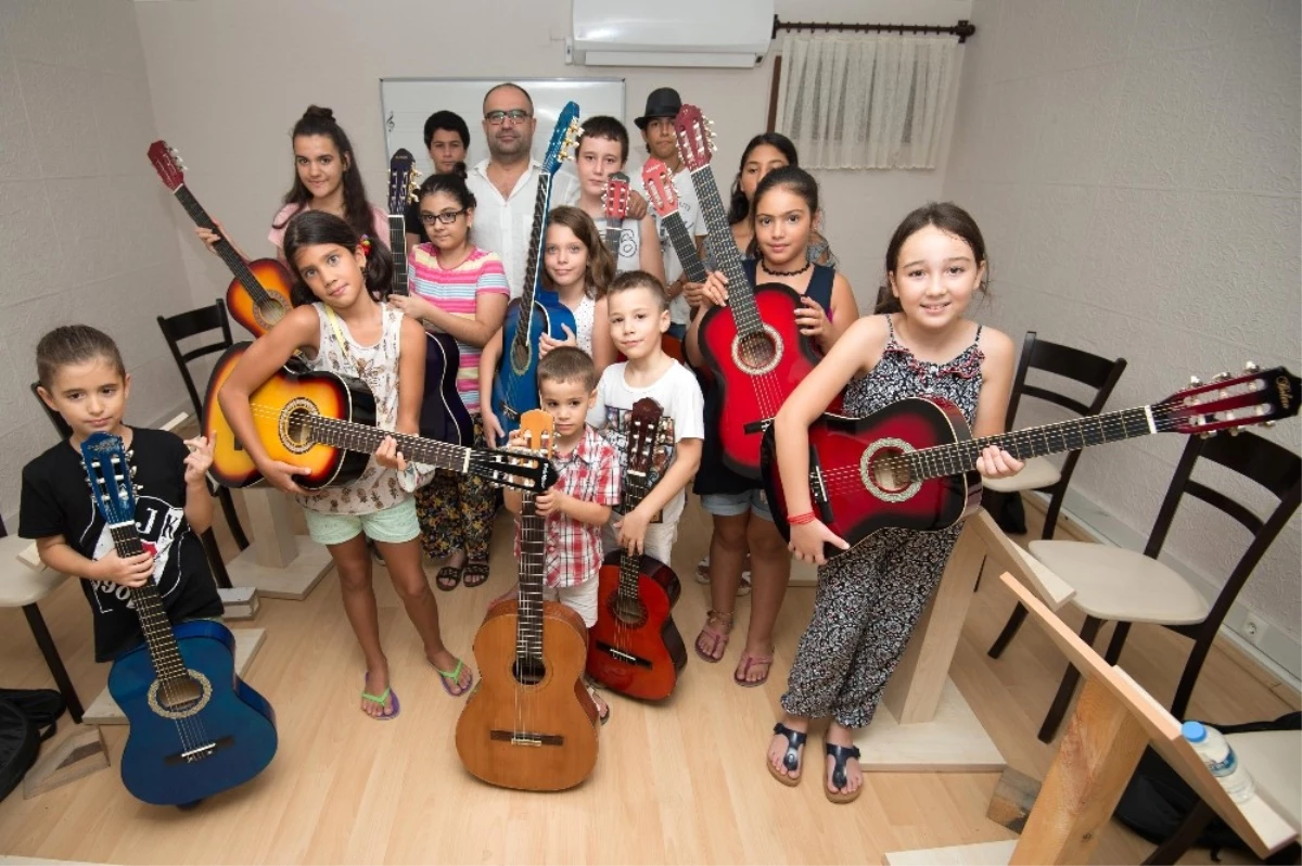Muratpaşa Belediyesi\'nden Çocuklara Müzik Kursu