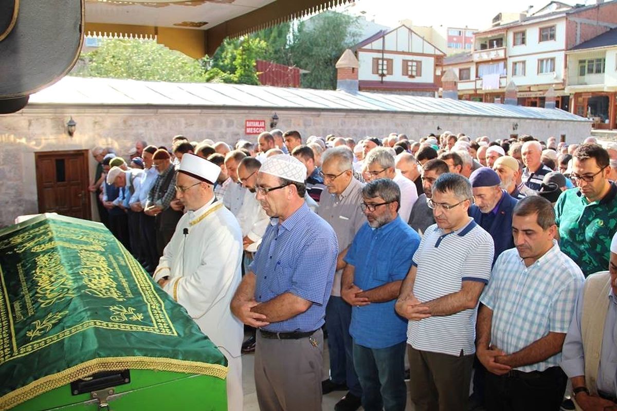 Oltu\'nun Eski Esnaflarından Selahattin Koçak Hayatını Kaybetti