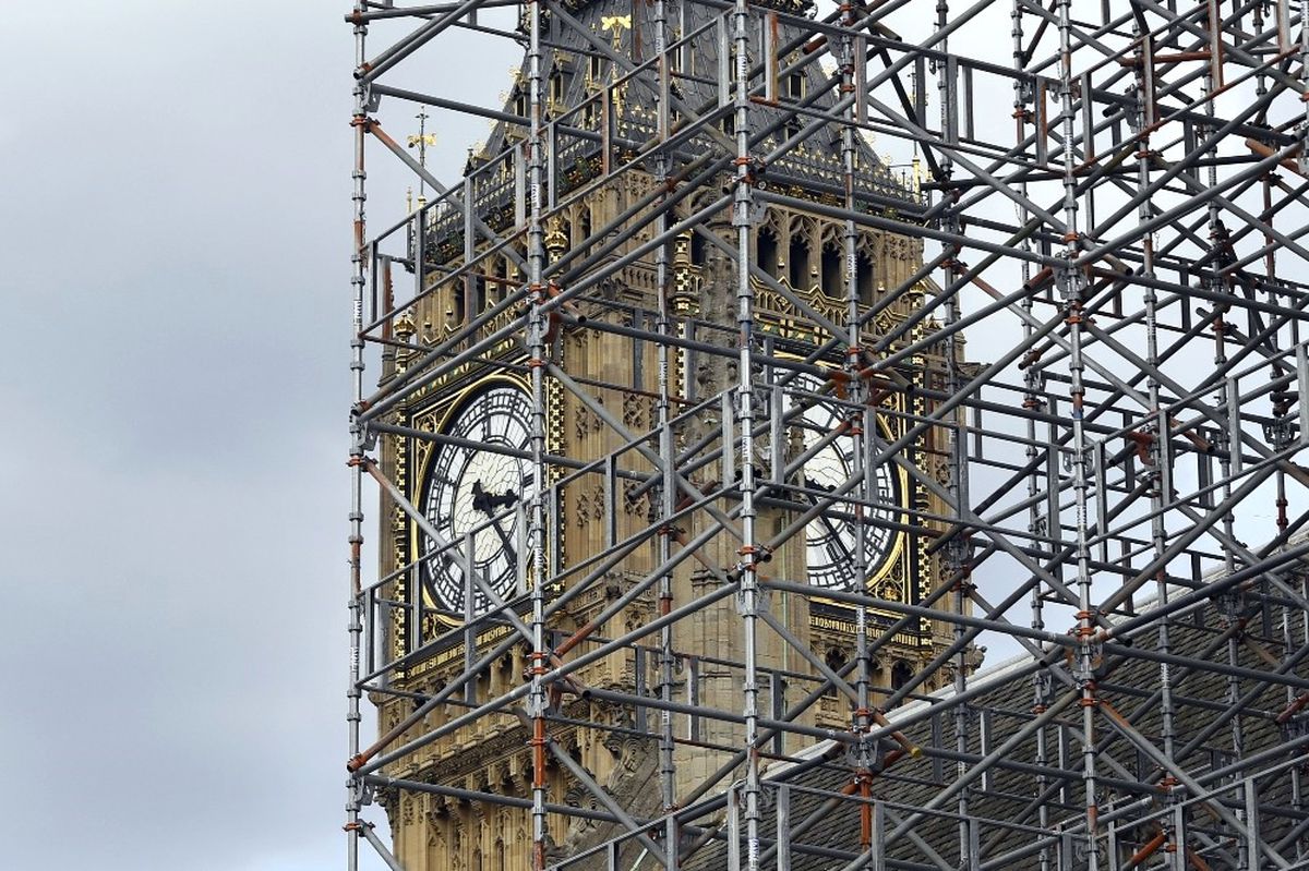 Londra\'nın Simgesi Big Ben Sessizliğe Bürünüyor