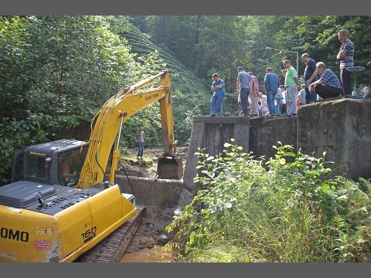 Rize\'nin Çayeli İlçesinde Selde Kaybolan Mehmet Küçüksarı İçin Arama Çalışmaları Devam Ediyor