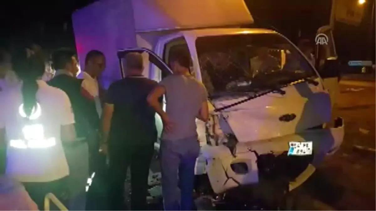 Sakarya\'da Trafik Kazası: 4 Yaralı