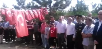 Şehidin Bayrak Aşkı Mezarında Ölümsüzleştirildi