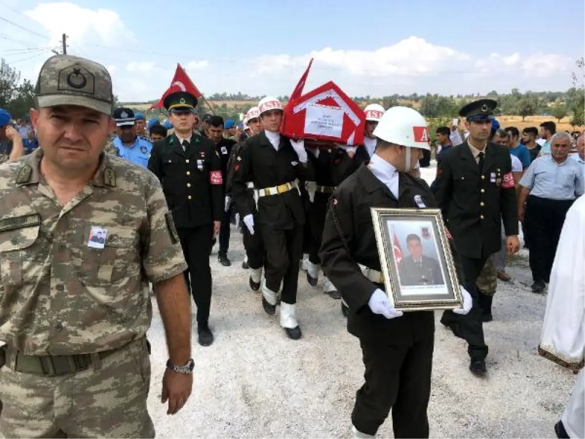 Şehit Uzman Çavuş Abdullah Akdeniz\'e Uğurlama Töreni (2)