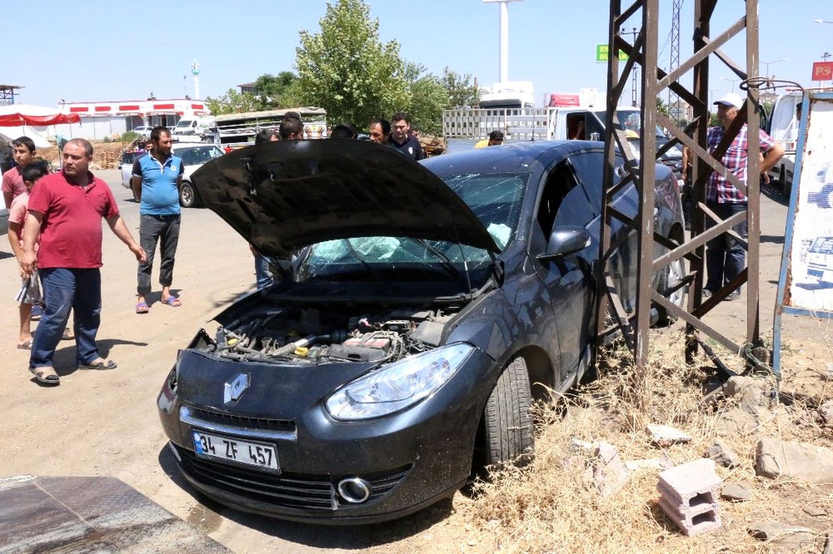 Siverek\'te İki Otomobil Çarpıştı: 1 Yaralı