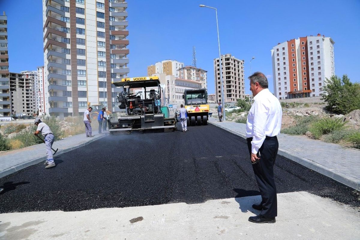 Talas\'ta Asfalt Çalışmalarında Yoğun Mesai