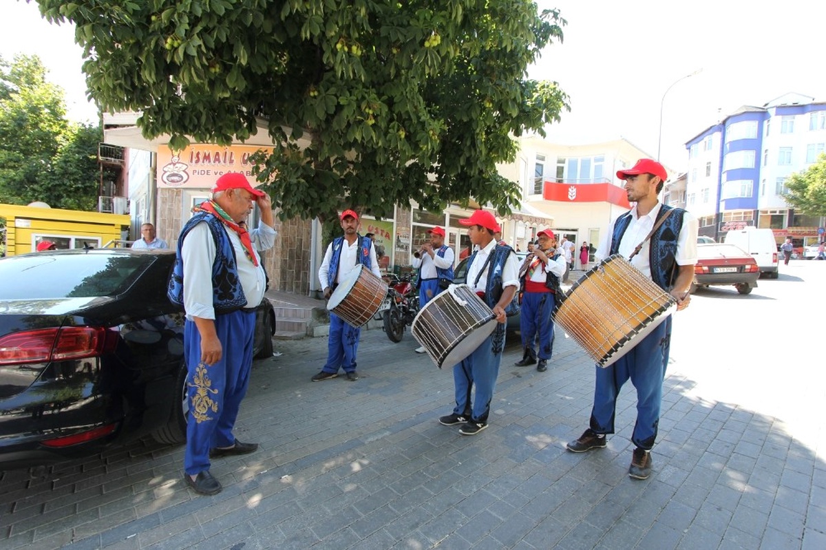 Tarihin En Eski Güreşlerine Davullu Zurnalı Davet