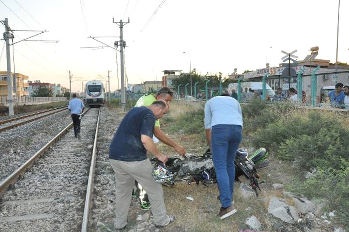 Trenin Çarptığı Genç Yaşam Mücadelesini Kaybetti