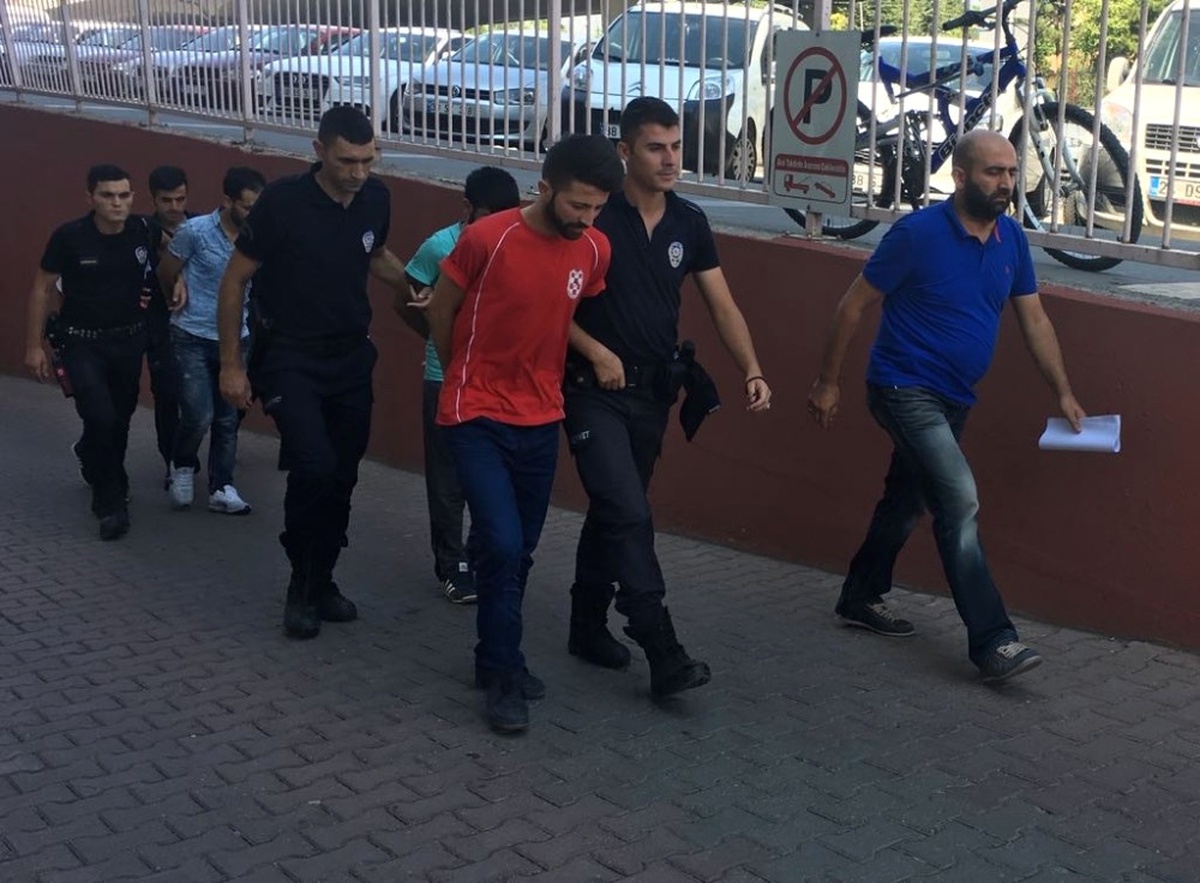 Uyuşturucudan Gözaltına Alınan 4 Kişi Adliyeye Sevk Edildi