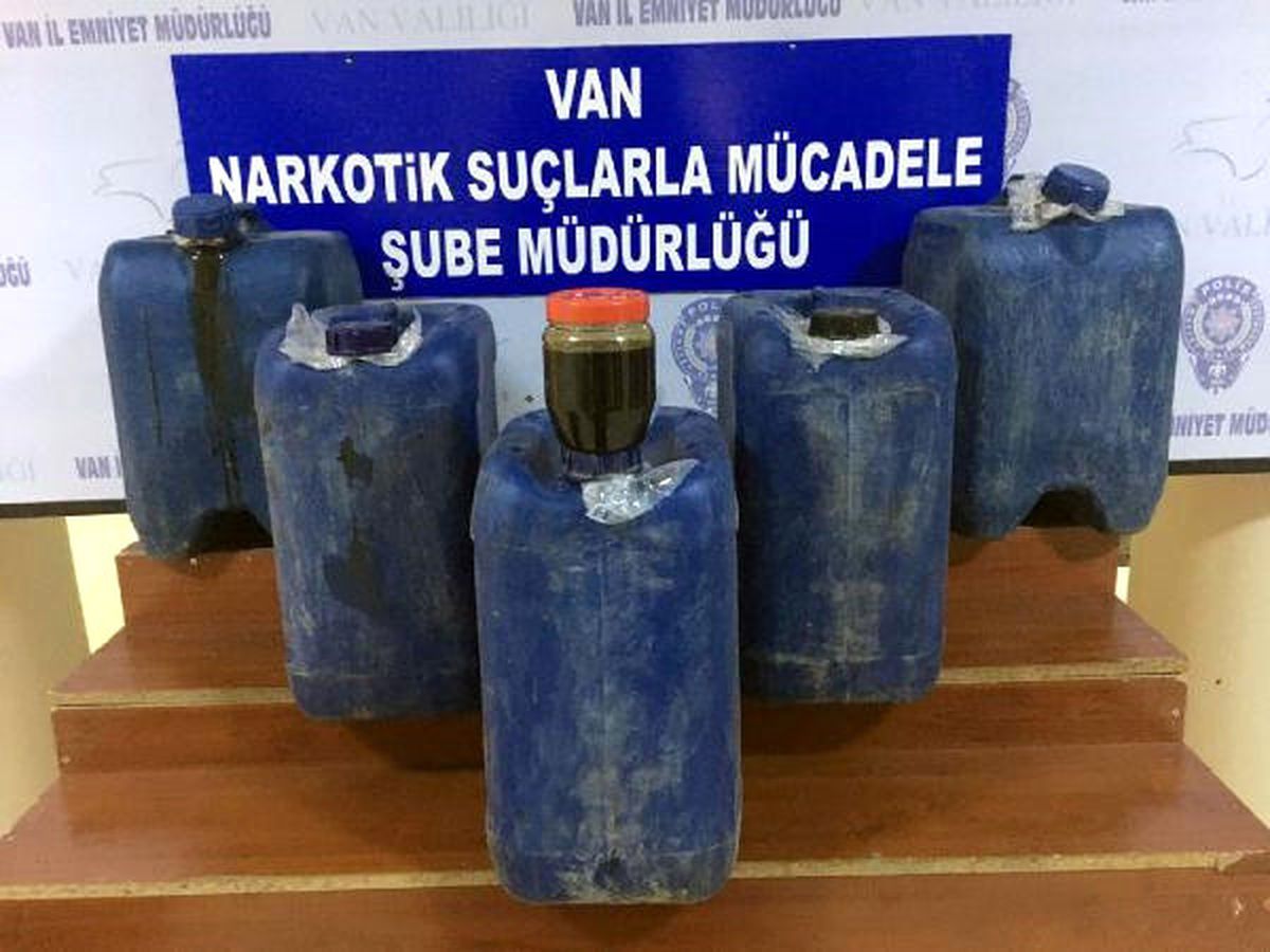 Van\'da 157 Kilo Sıvı Eroin Ele Geçirildi