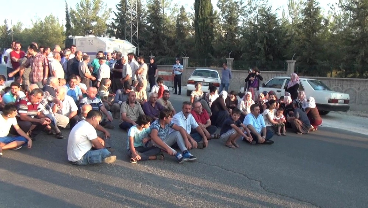Vatandaşlar Organize Sanayi Bölgesi Yolunu Trafiğe Kapattı