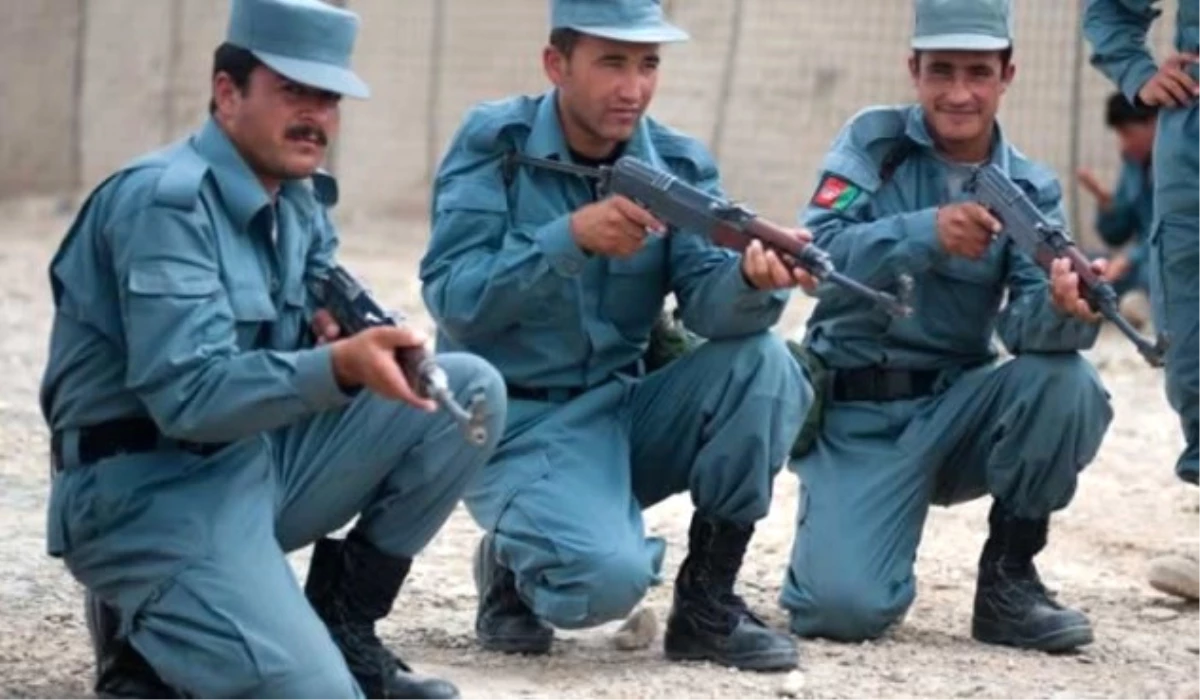 Afganistan\'da Çatışma: 5 Polis Öldü