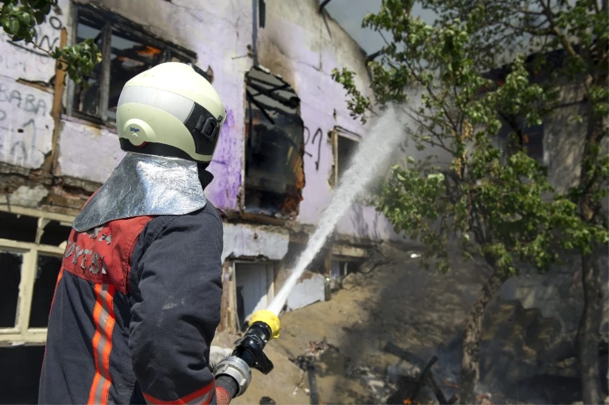 Başkent\'te Peş Peşe Korkutan Yangınlar: 4 Vatandaşı İtfaiye Kurtardı