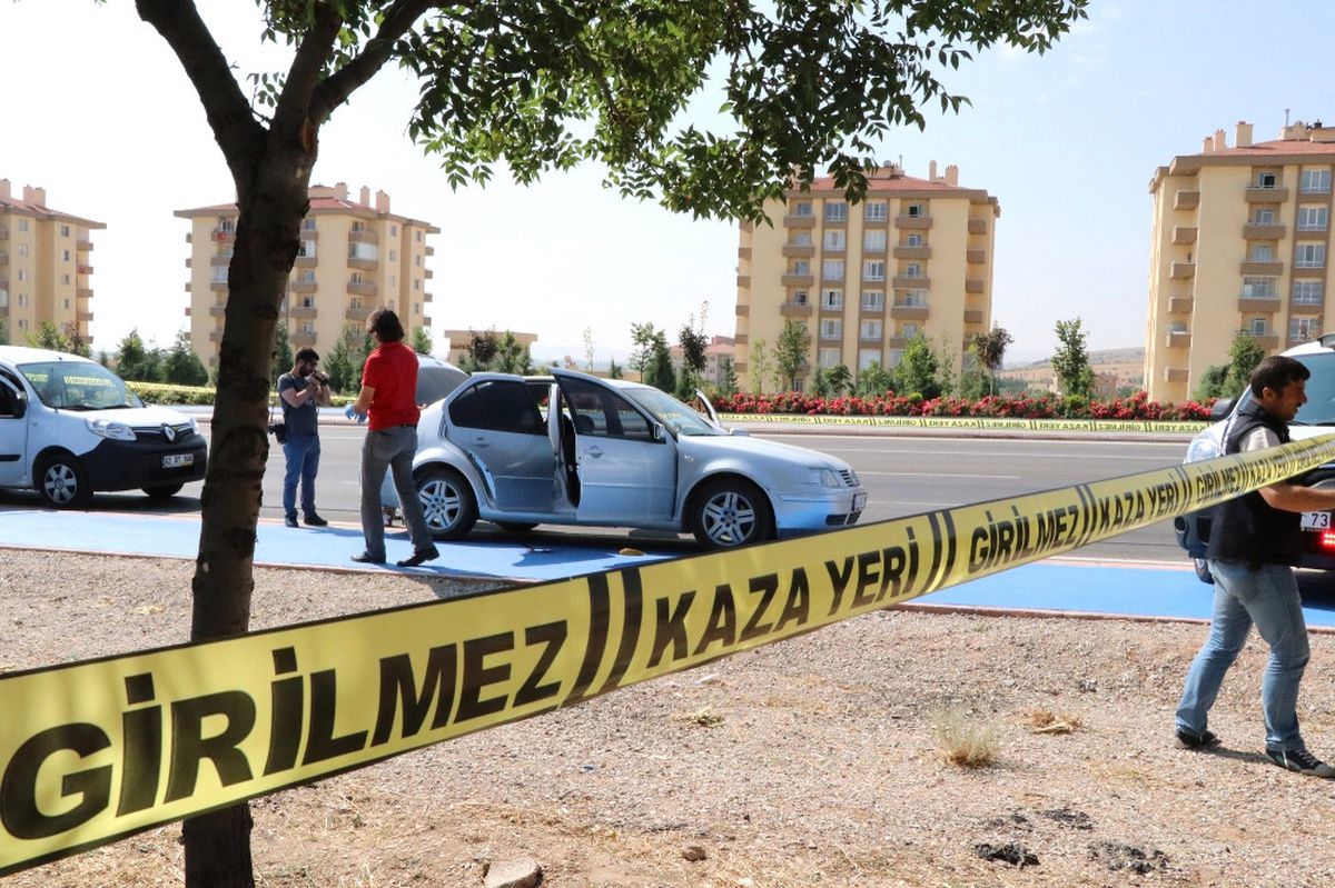 Birlikte Yaşadığı Kadını Bıçaklayarak Öldürdü