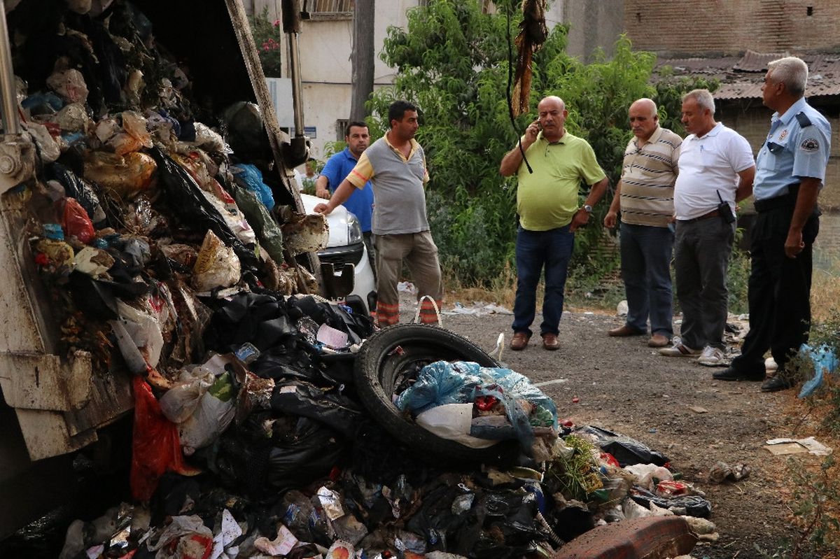 Çöp Kamyonunda Patlama: 2 Yaralı