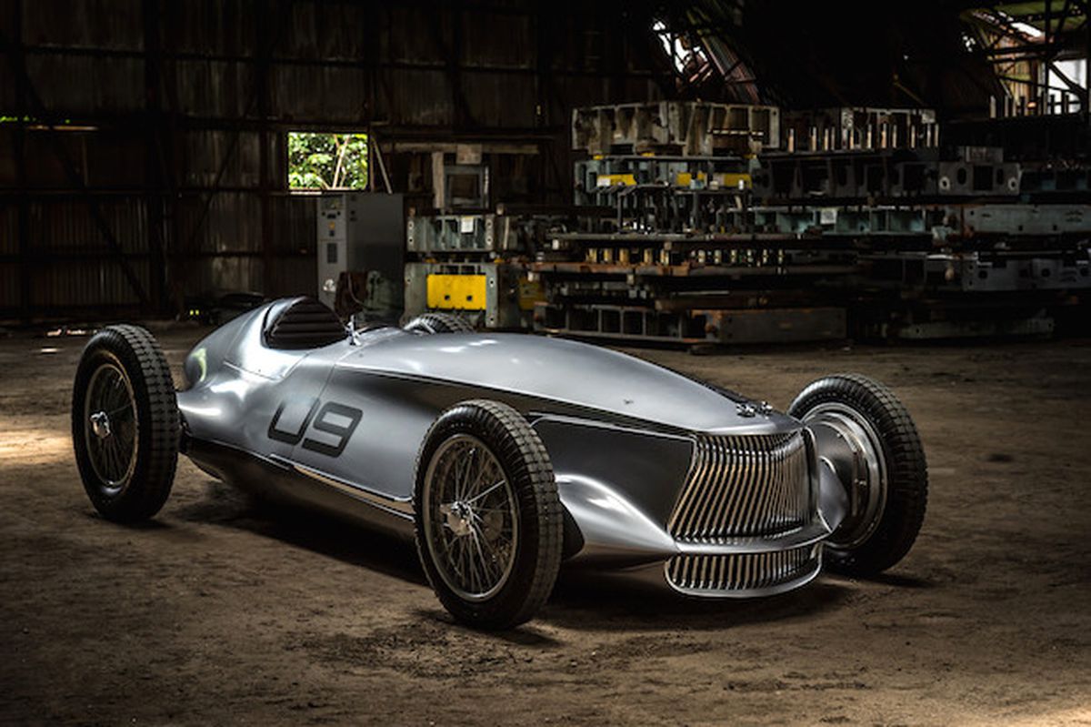 Elektrikli Infınıtı Prototype 9, Concours D\'elegance\'da Retro Yarış Aracı
