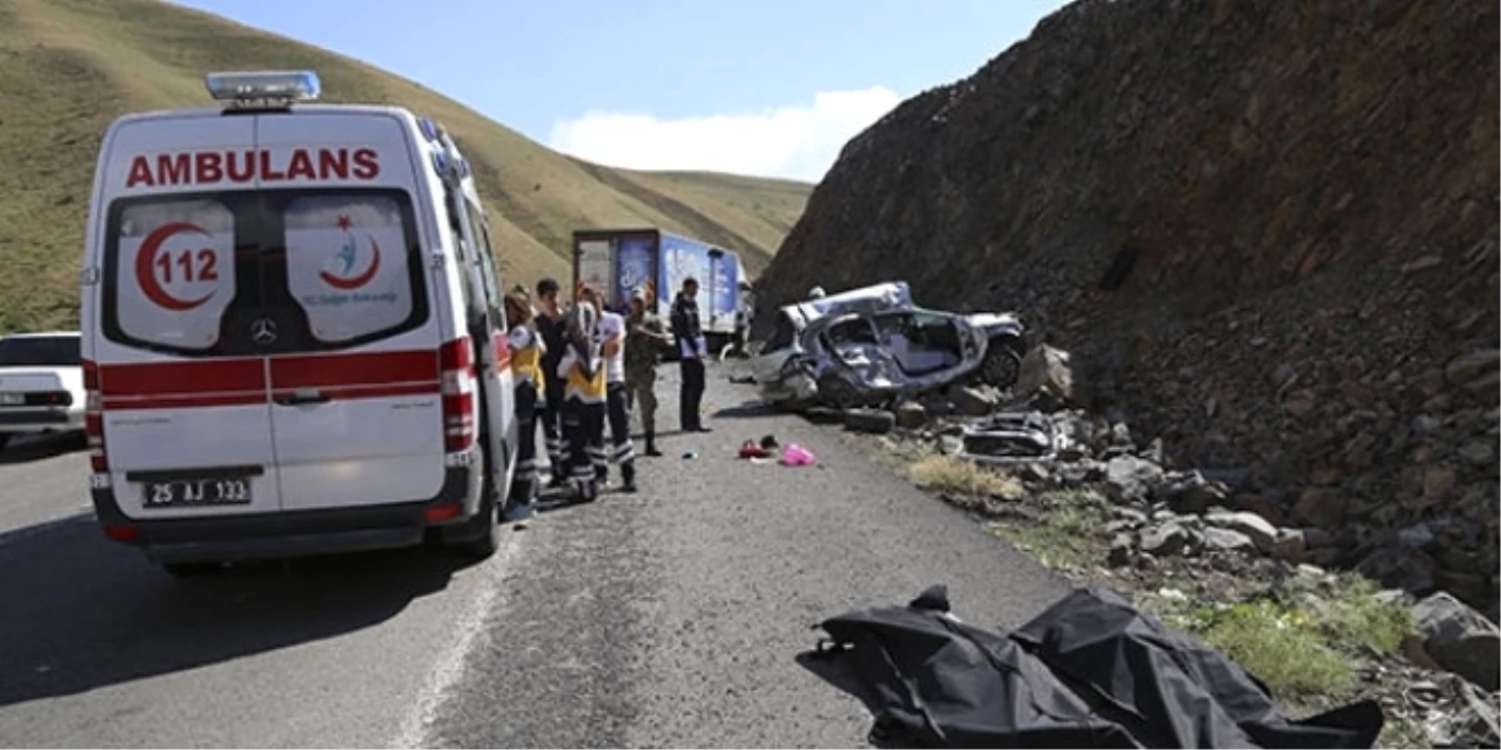 Erzurum\'da Trafik Kazası: 3 Ölü, 3 Yaralı