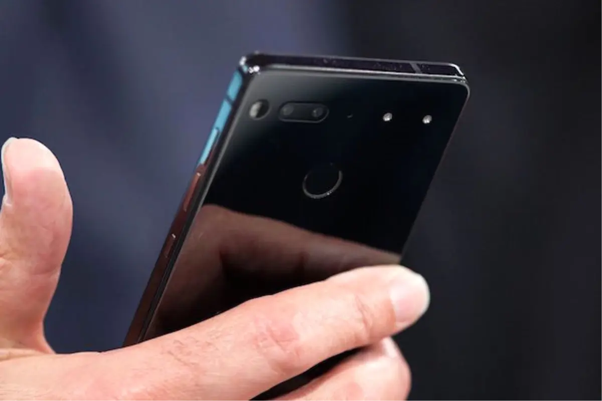 Essential Phone Ön Siparişle Alanlara Gönderilmeye Başlıyor