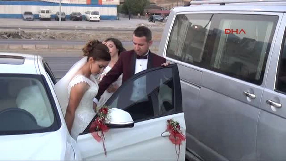 Evlilik Yıldönümlerini Düğünle Kutladılar