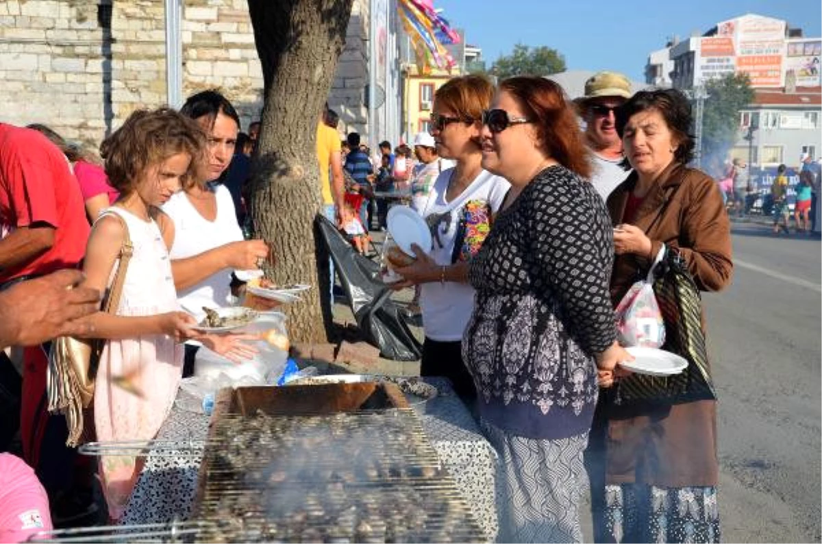 Gelibolu\'da Sardalya Festivali\'nde 3 Ton Sardalya Dağıtıldı