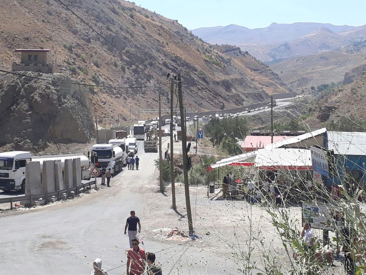 Hakkari-Van Karayolunda Araç Kuyruğu