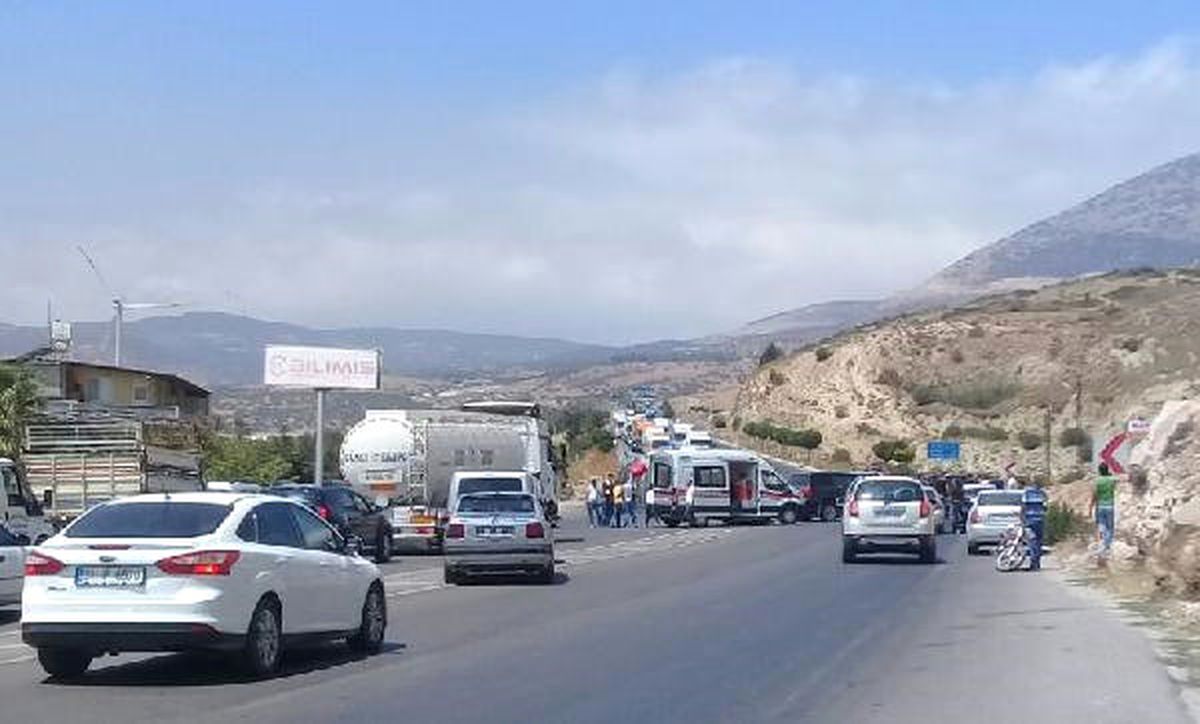 Hatay\'da Polisin Ateş Açılarak Durdurduğu Araçta 2 Gözaltı (1)