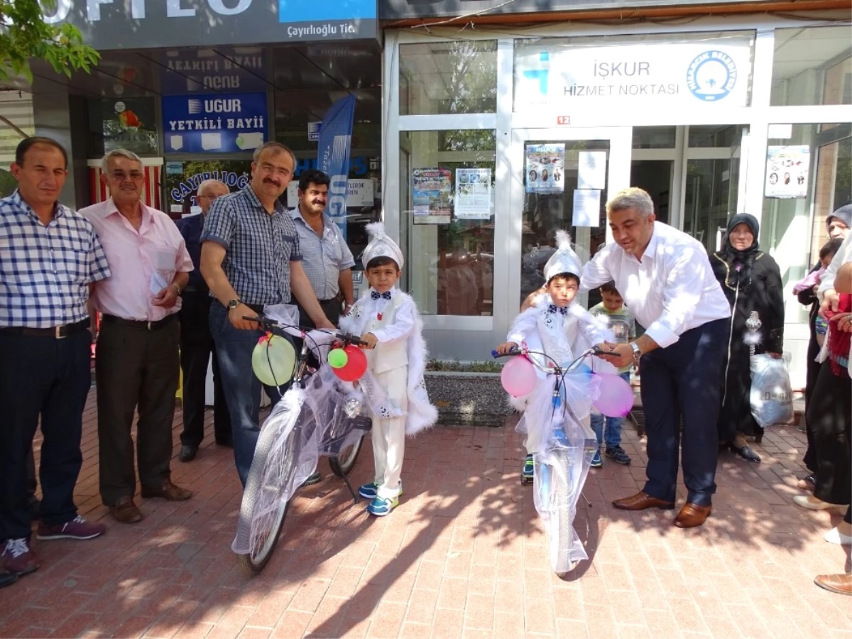Hisarcık Belediyesinden Sünnet Çocuklarına Bisiklet
