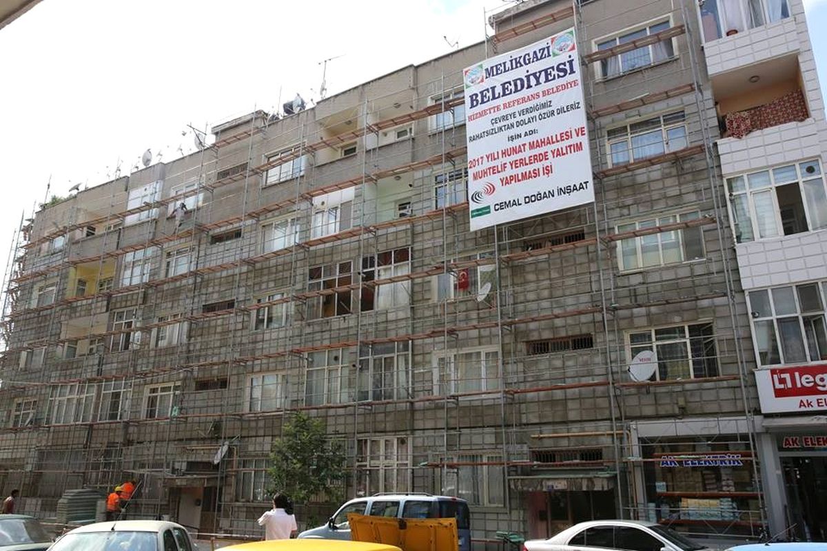 Hunat Mahallesinde Dış Cephe ve Isı Yalıtım Çalışması Devam Ediyor