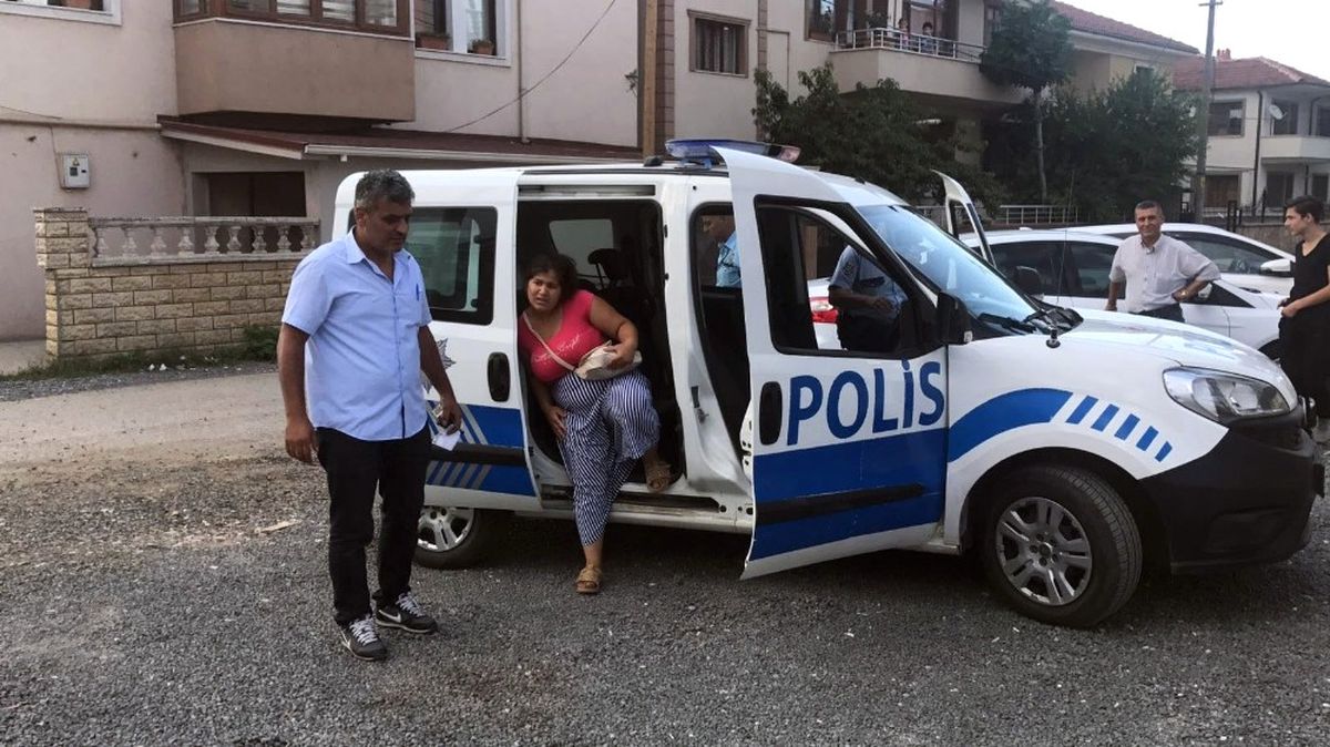 Kadın Hırsız Çetesi Kıskıvrak Yakalandı