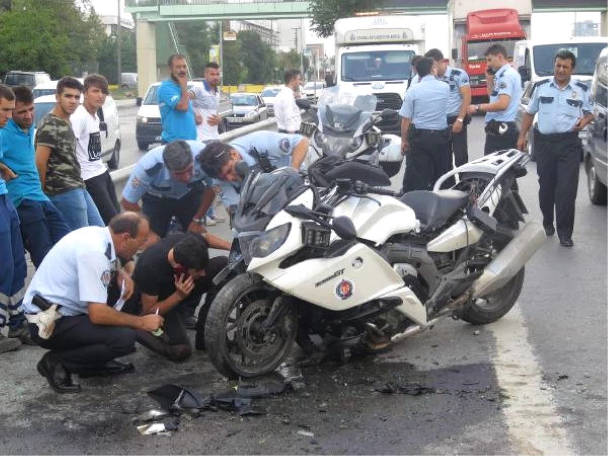 Kartal\'da Motorsikletli Polis Kaza Yaptı