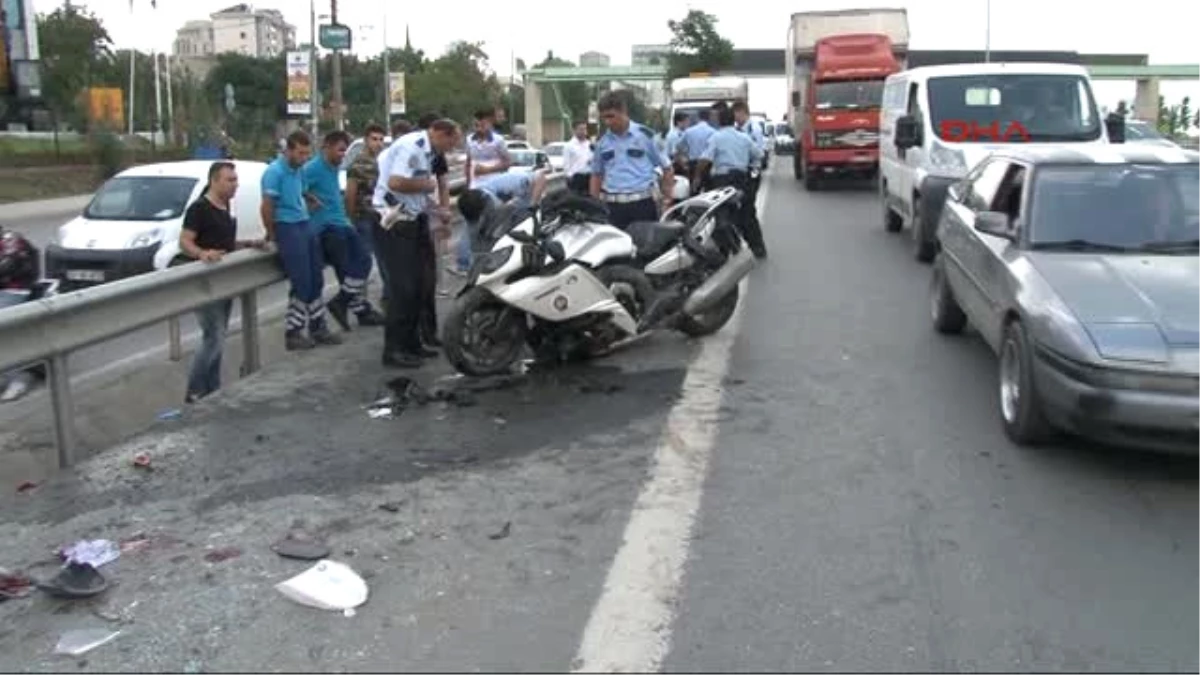 Kartal\'da Motosikletli Polis Kaza Yaptı