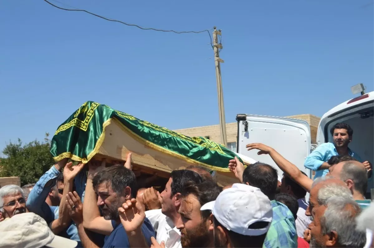 Kazada Ölen Mevsimlik İşçilerinin Cenazeleri Defnedildi