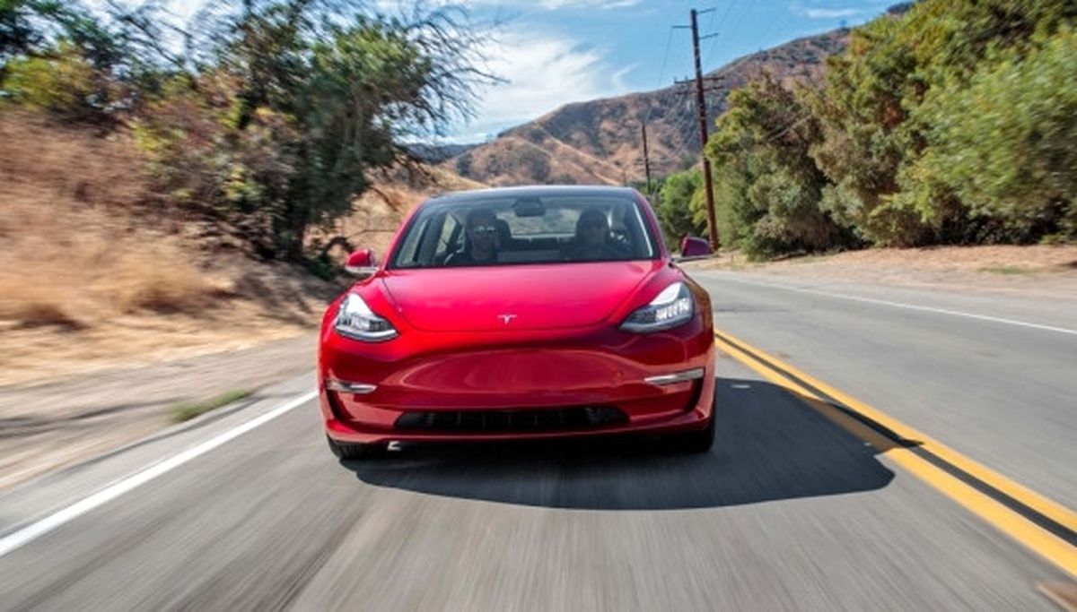Model 3\'ün Kilidini Açan Uygulama Nasıl Çalışıyor?