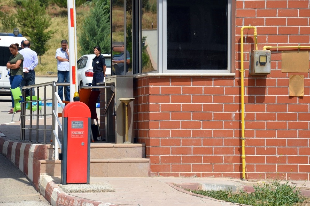 Nöbette Kaza Kurşunu: 1 Polis Hayatını Kaybetti, 1 Polis Yaralı