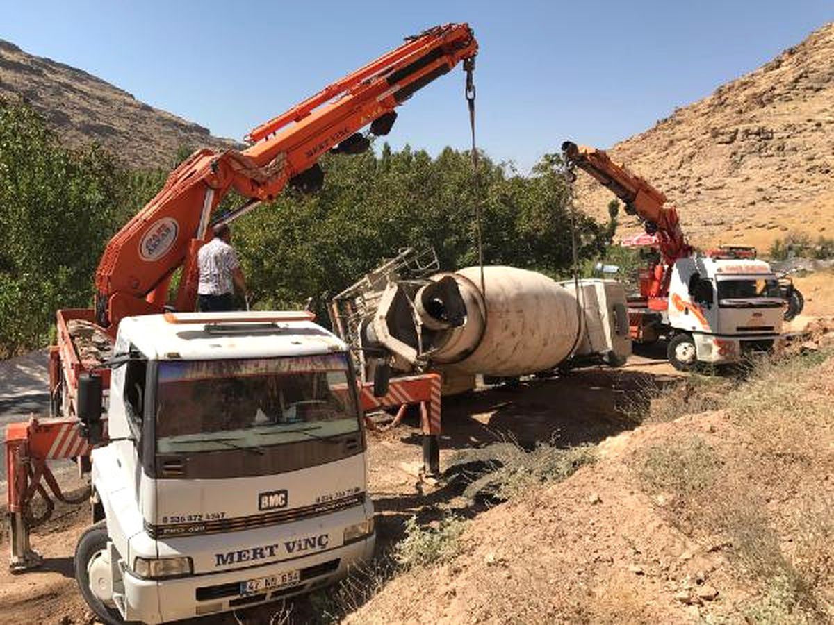 Nusaybin\'de Beton Mikseri Devrildi, 1 Yaralı