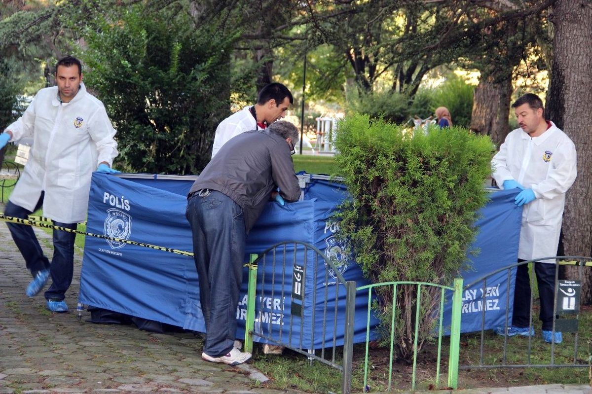 Parkta Darp Edilmiş Ceset Bulundu