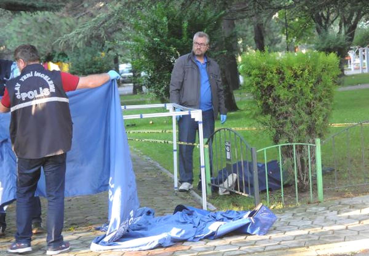 Parkta Ölü Bulundu; Dövüldüğü Belirlendi