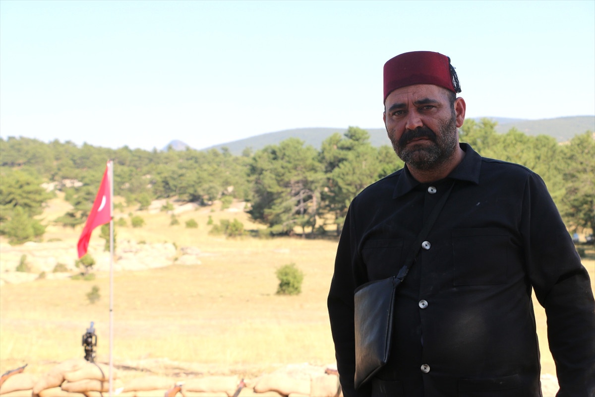 Postacı Nevzat" Dumlupınar Muharebesi\'nin Kısa Filmini Çekiyor