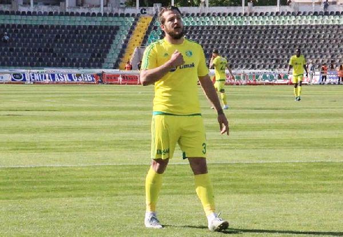 Şanlıurfaspor, Kampa Katılmayan Batuhan Karadeniz\'i Tff\'ye Şikayet Etti
