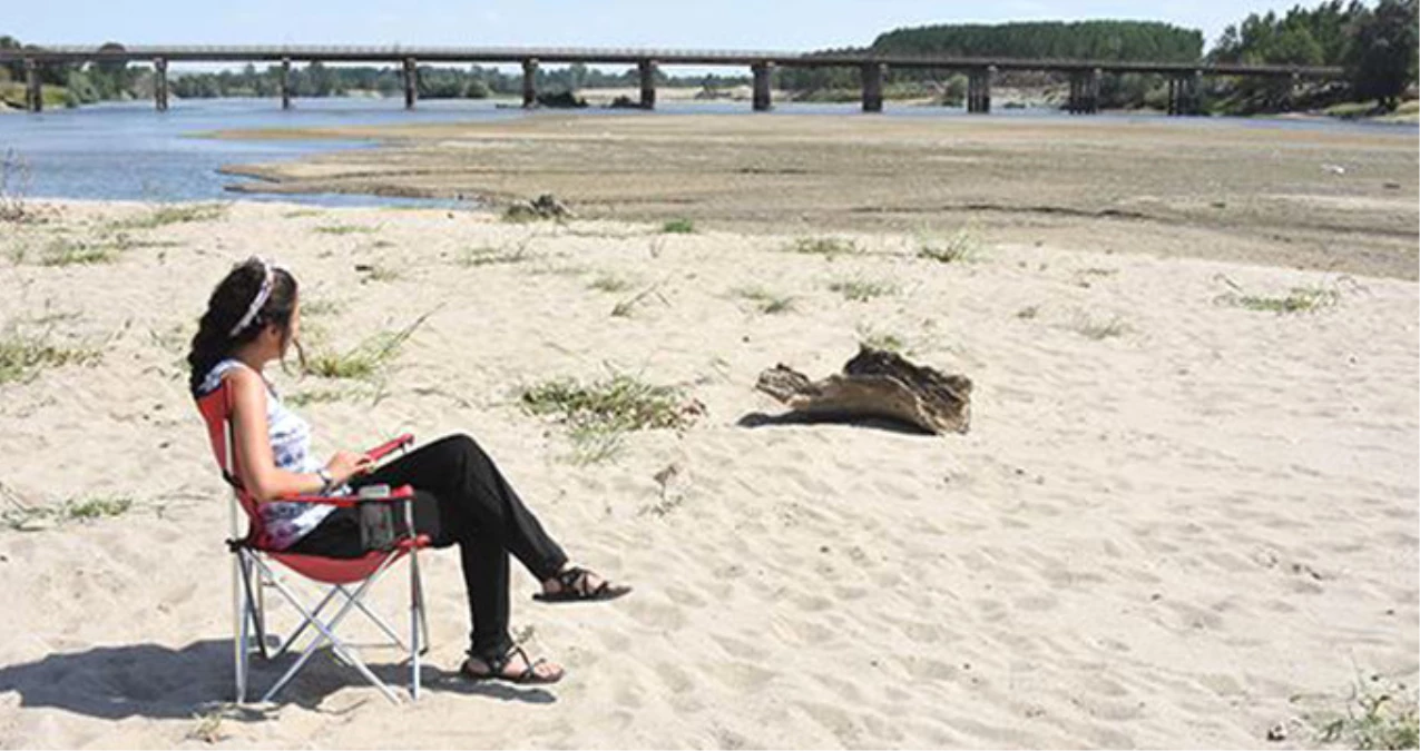 Sıcaklık Yükseldi, Tunca Nehri Kurudu! Yürünebiliyor