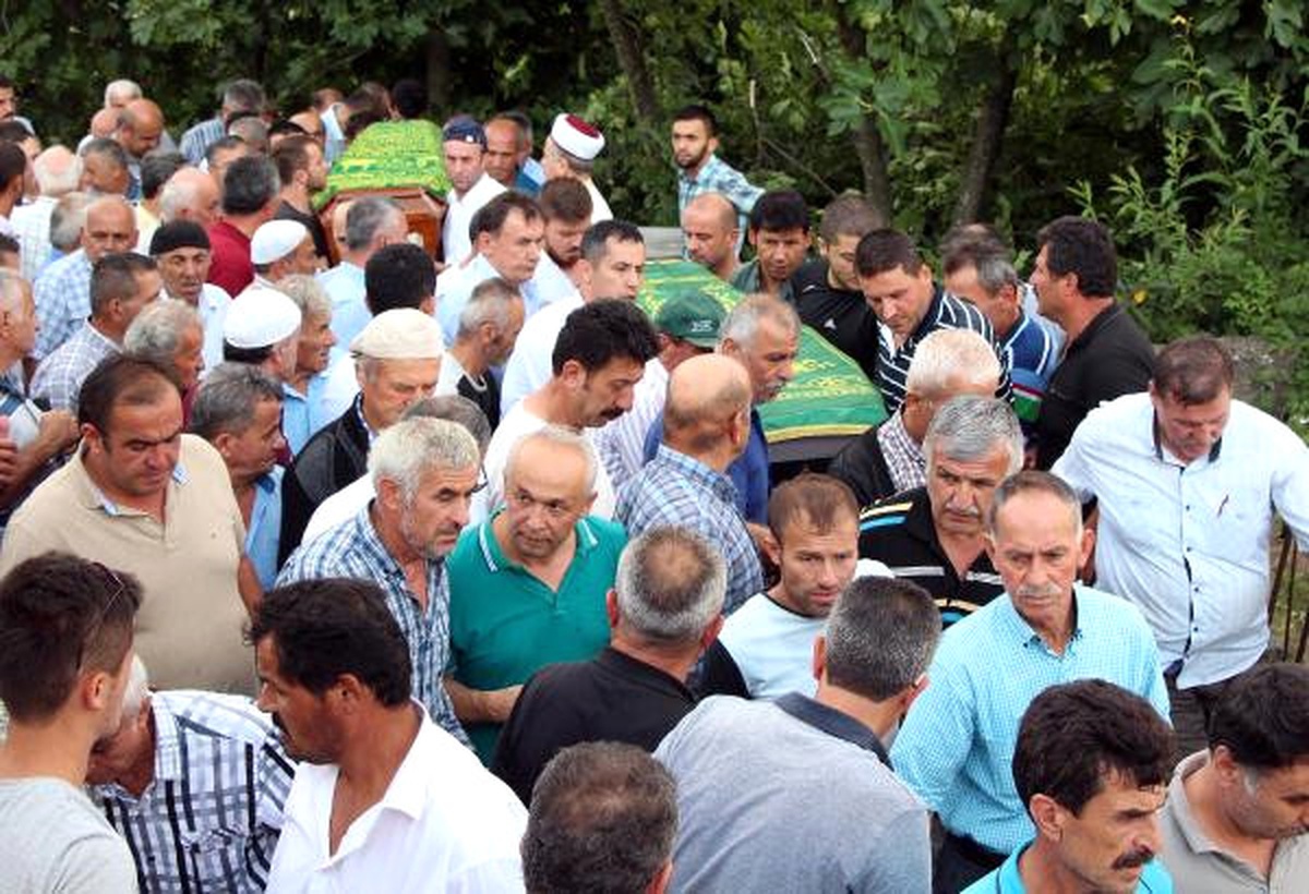Zonguldak\'ta Kına Dönüşü Otomobil Tarandı: 3 Ölü, 1 Yaralı (3)